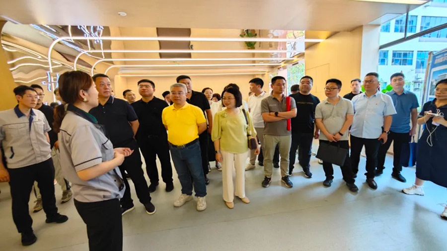 江西省工信厅中小企业处处长朱朝华到我司二厂考察调研